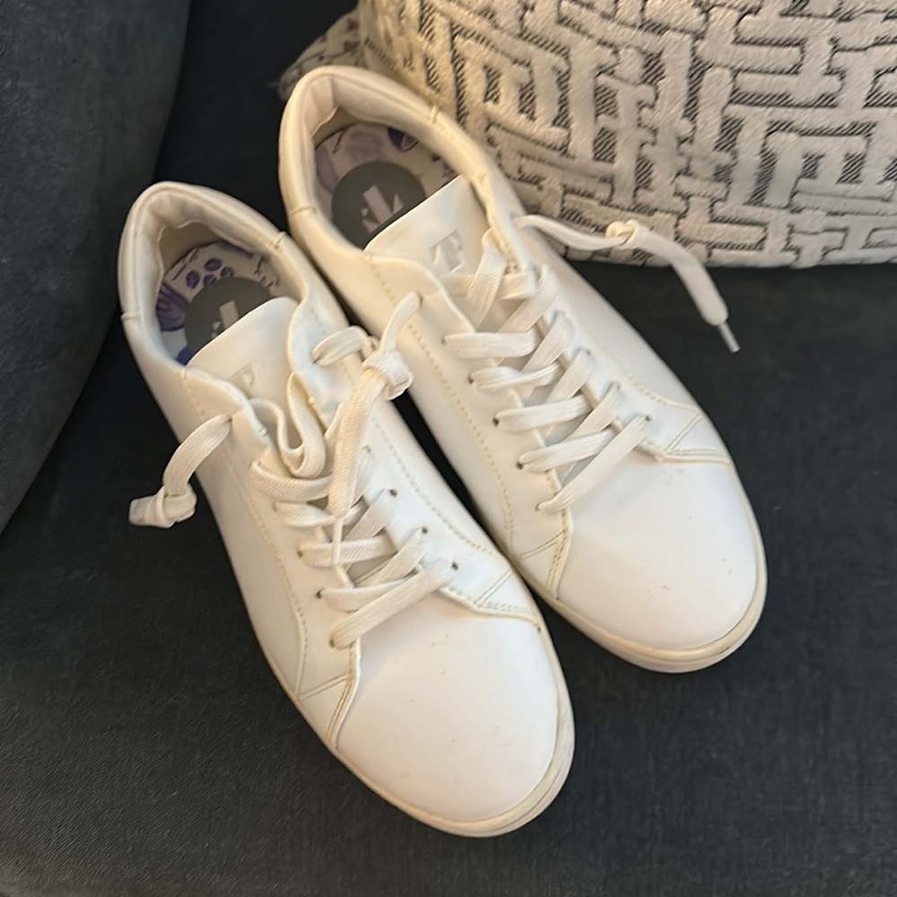 Thousand Fell White Lace Up, 6 1/2